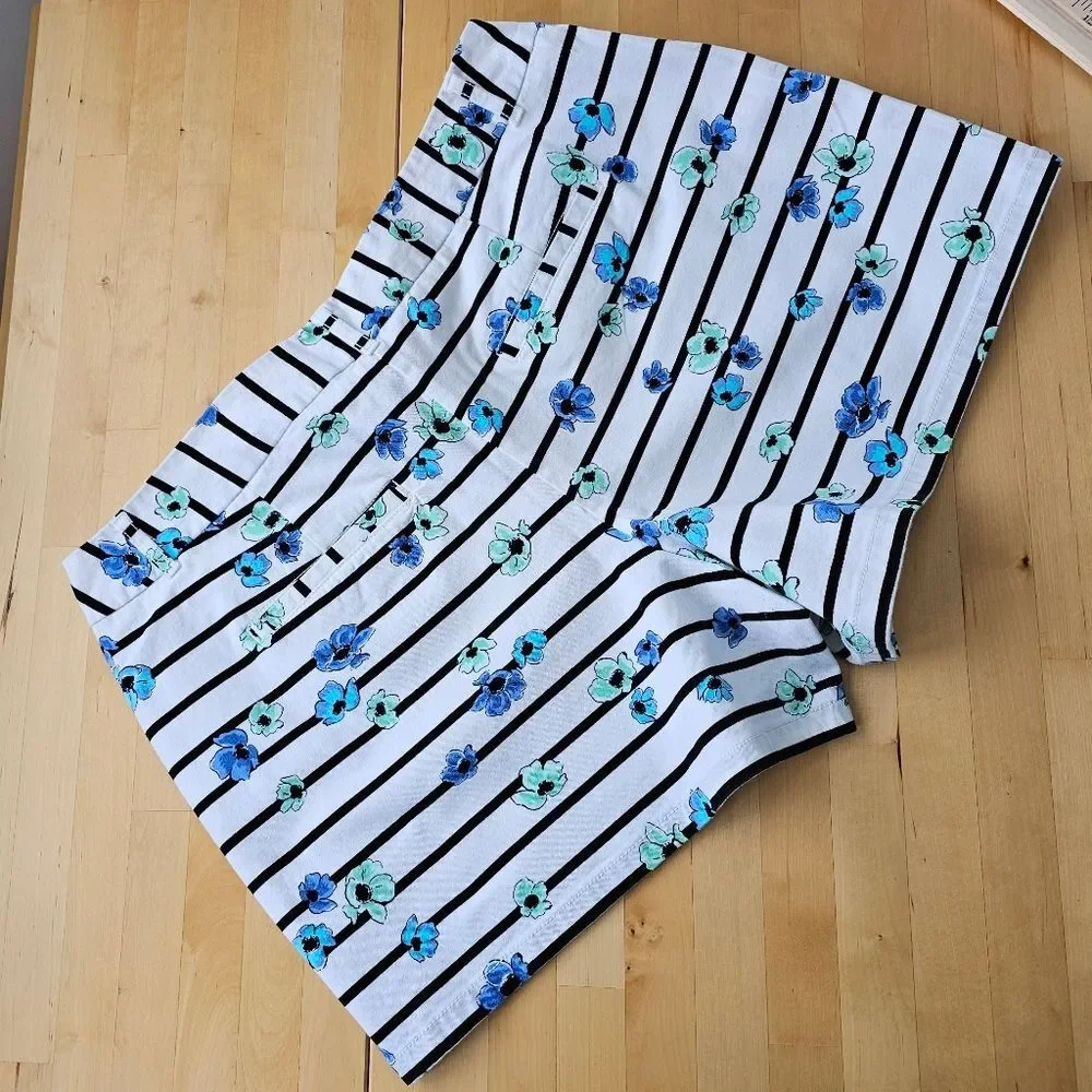 Elle Venice White Shorts Blue Flowers Striped floral preppy chino shorts Size 16 - Picture 6 of 13